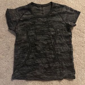 Lululemon Swiftly Tech Shirt || size 8 || racelength